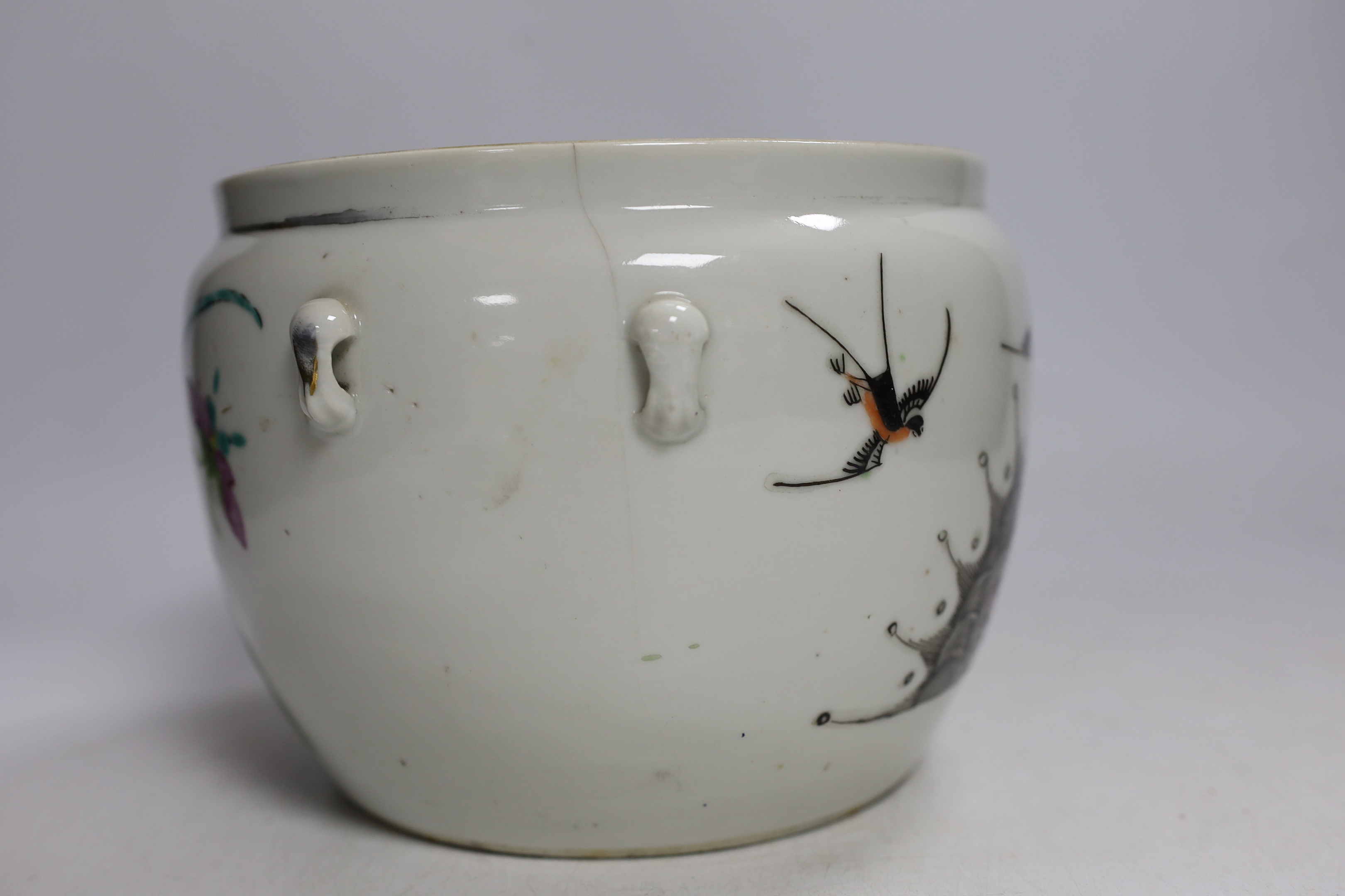 A Chinese famille rose bowl and cover, 20cm in diameter